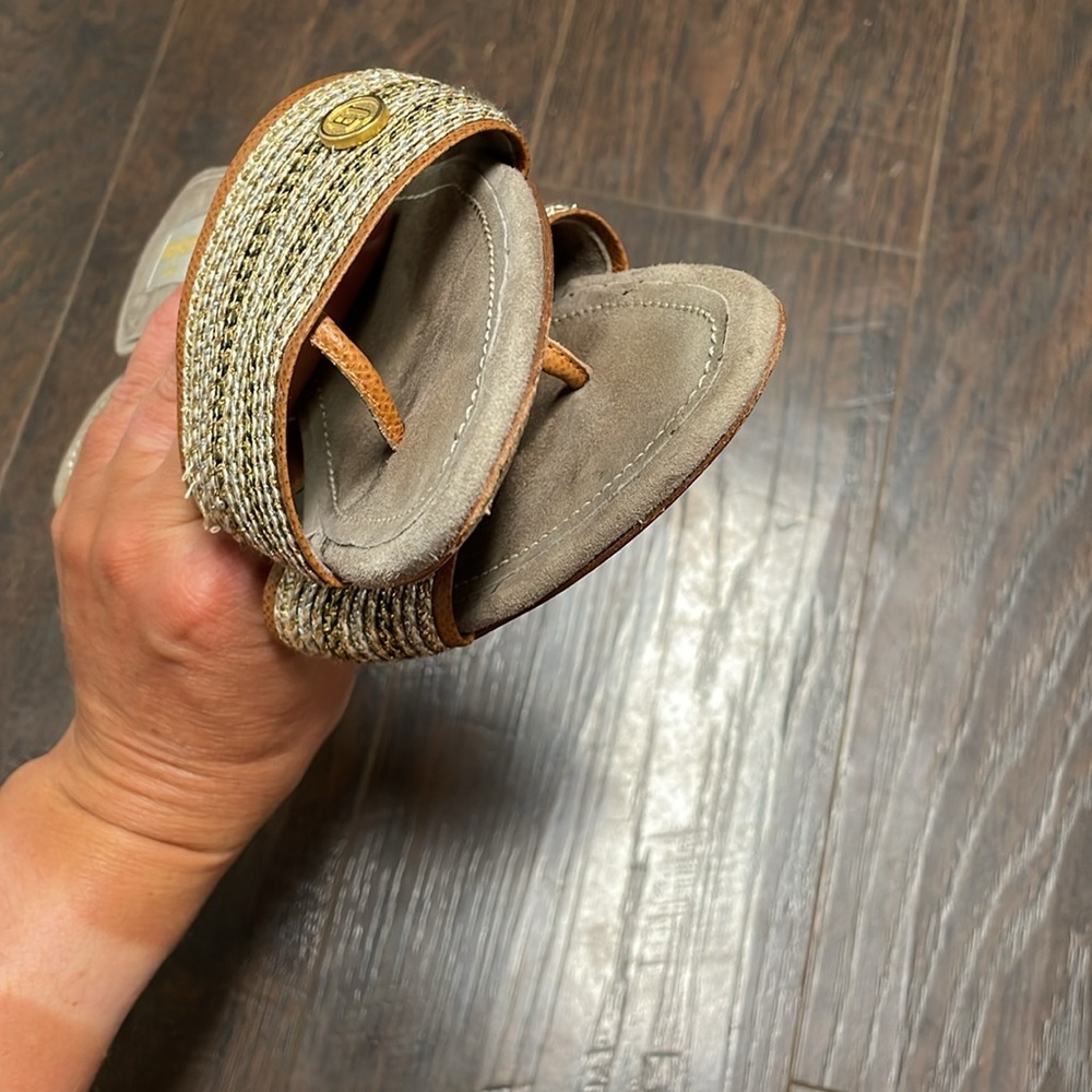 Eric Javits Tan and Gold Woven Slide Sandals - Picture 8 of 12